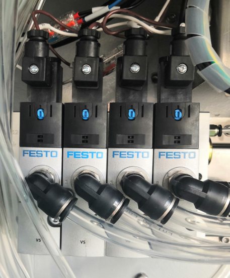 Festo vakum solenoid valfı, Baker vakum pompasıyla birlikte istikrarlı ve b&uuml;y&uuml;k bir emiş sağlar.