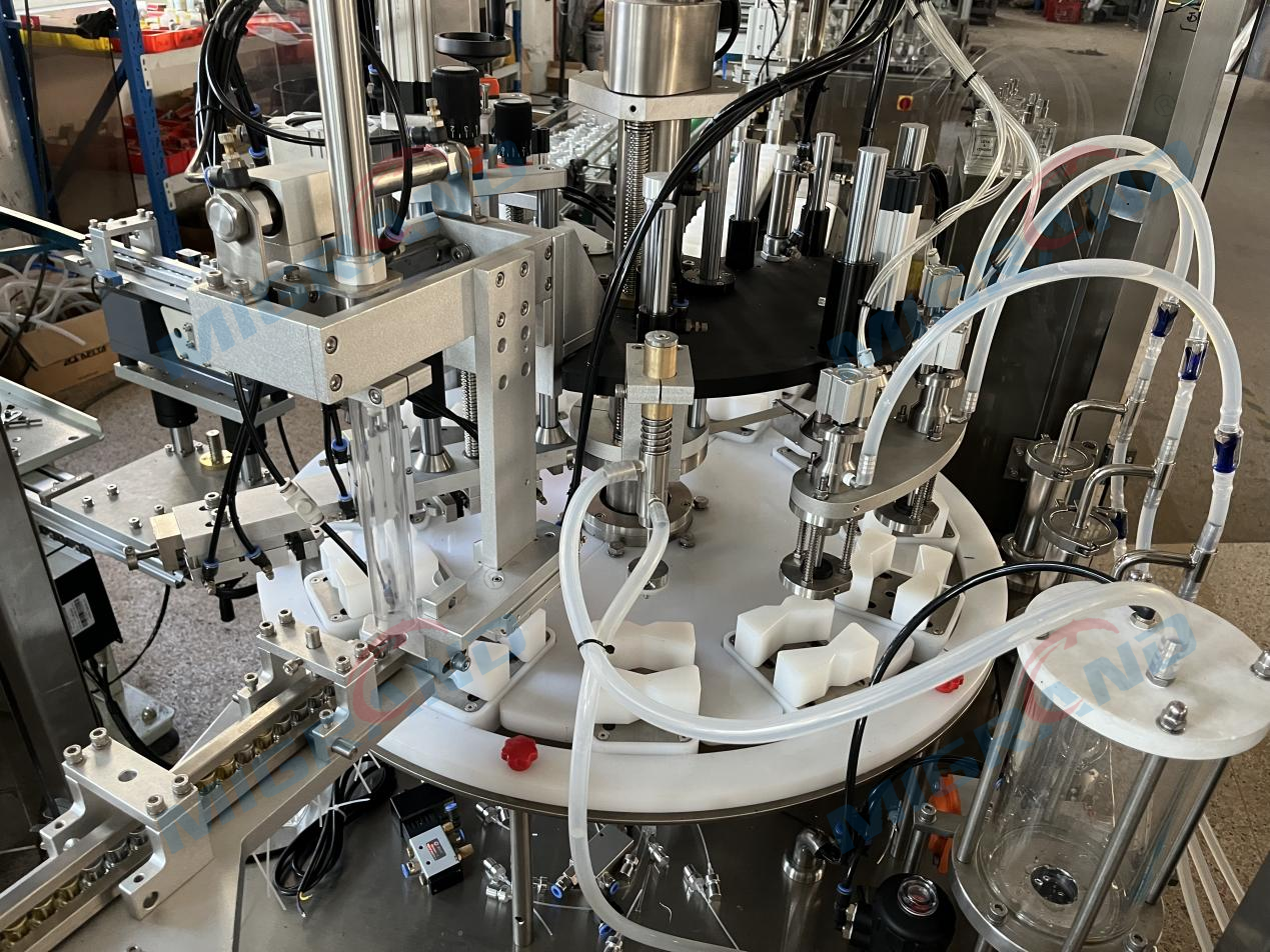 &Uuml;&ccedil; adımlı doldurma istasyonu ve negatif basın&ccedil; dolgu istasyonu